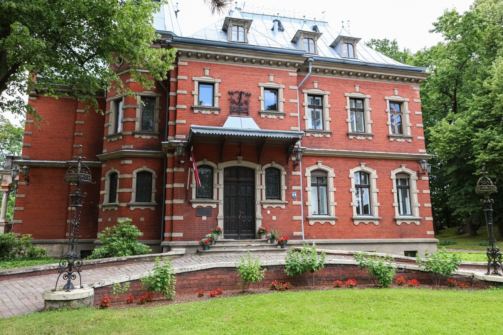 Sight of the Dauderi house.