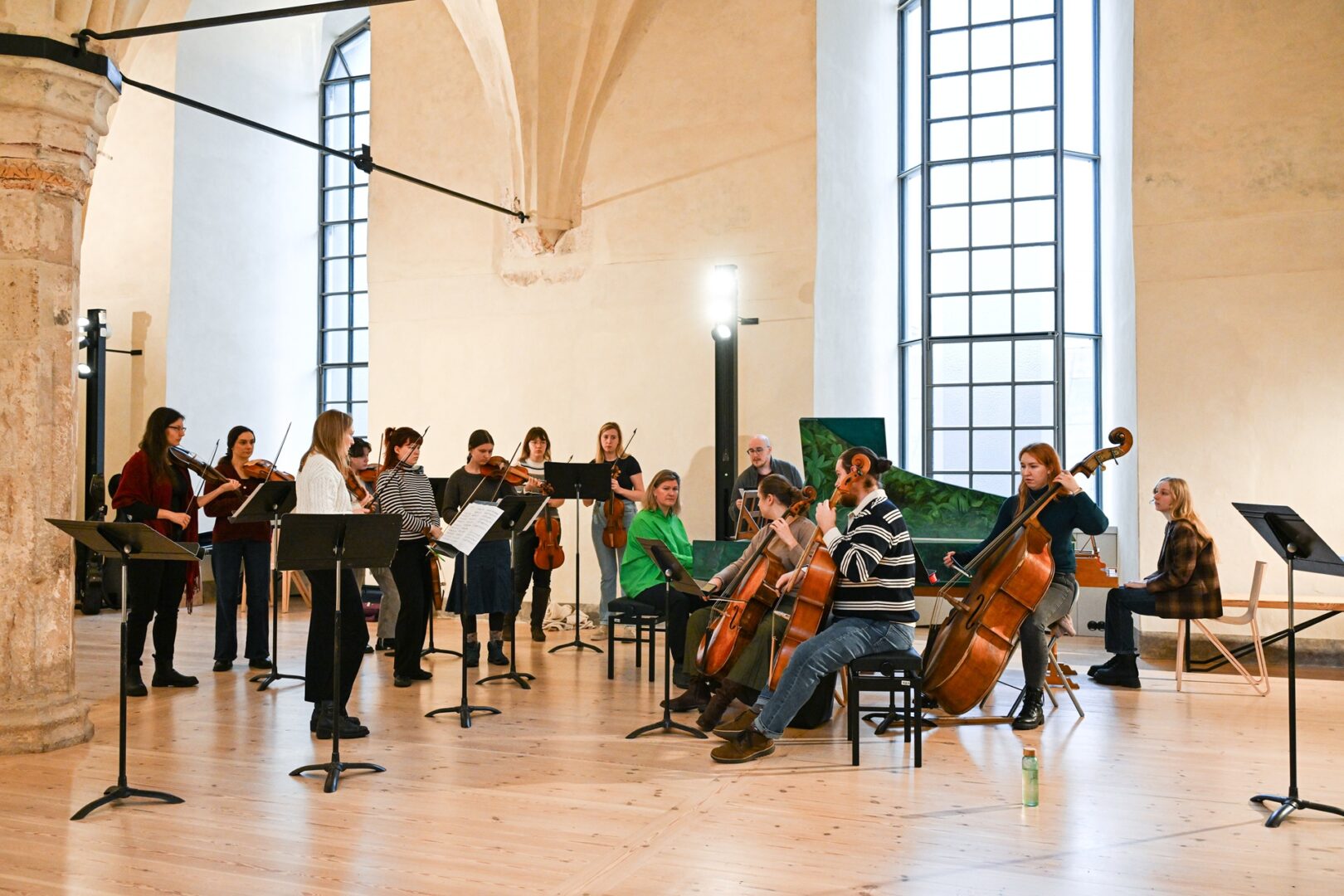 Mūzikas akadēmijas studenti mēģinājumā Rīgas pils remterī.