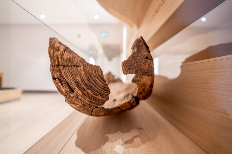 Ekskursija ekspozīcijā “Straumējot laiku” kopā ar Tomu Ķikutu