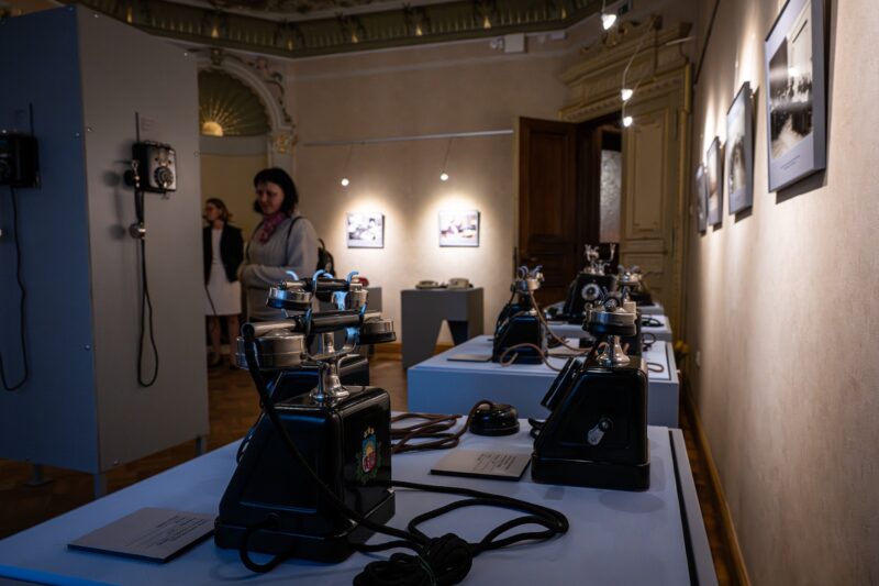 Ekskursija izstādē muzeja gida vadībā