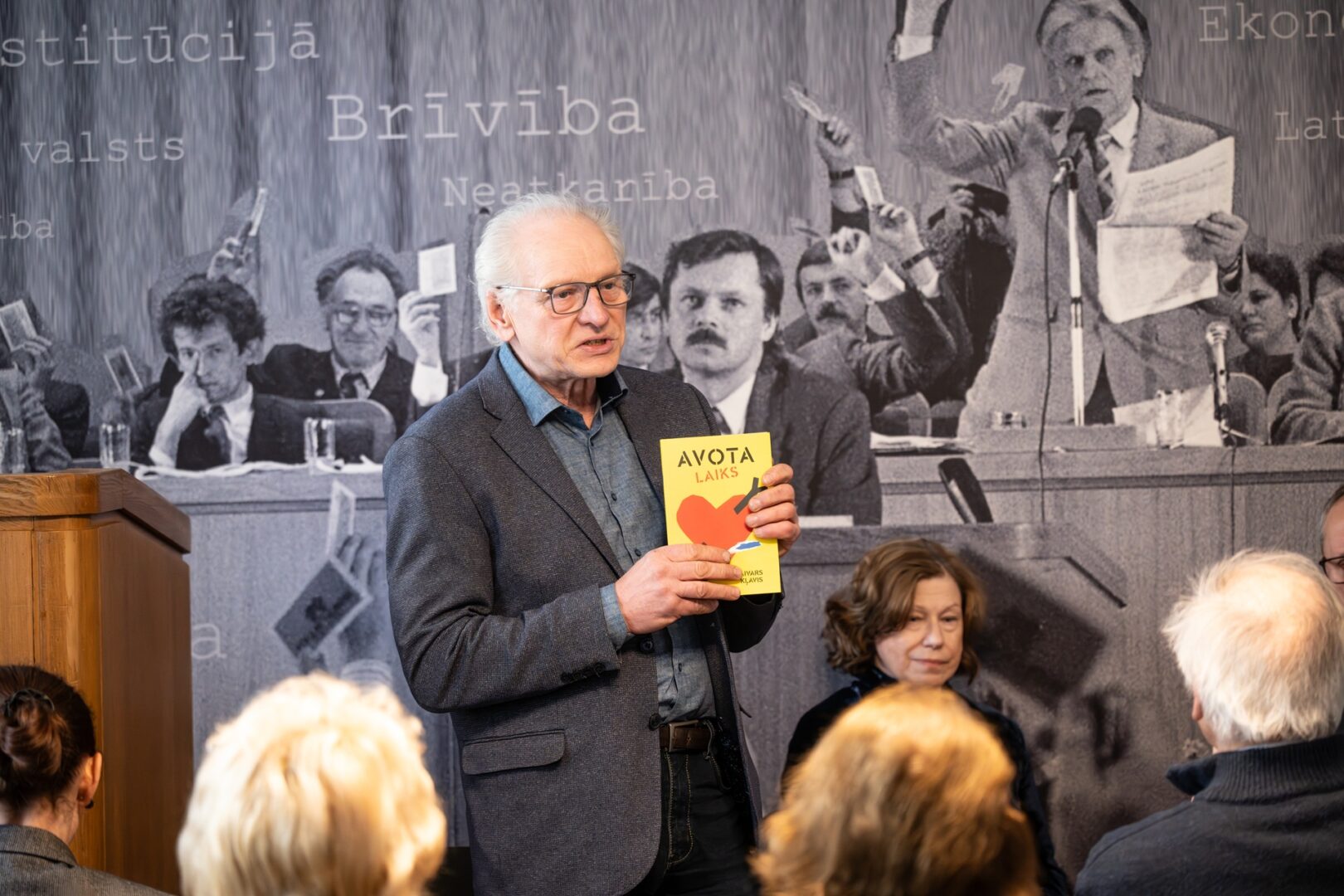 Skats diskusijā.